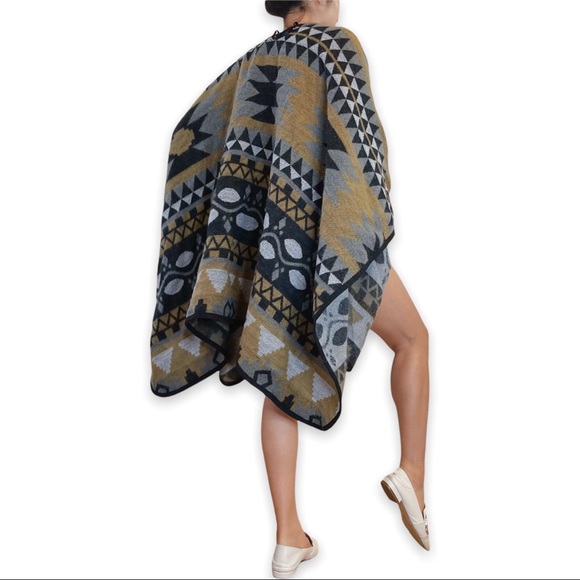 Cabin Fever Aztec Geometric Pattern Wrap Blanket Cape Poncho Jacket One size - Picture 4 of 16